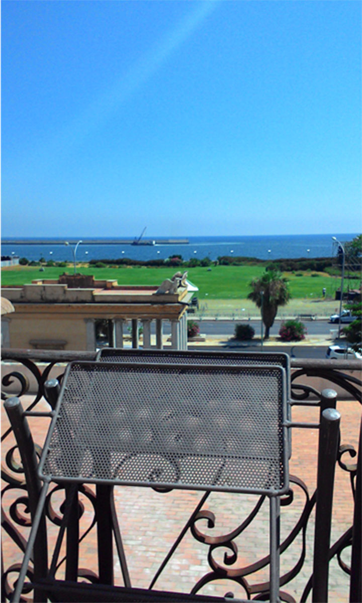 Panorama della Terrazza di L'Altro caffè, spazio 3.0. Il Golfo di Palermo e Il Palchetto della Musica a Foro Italico
